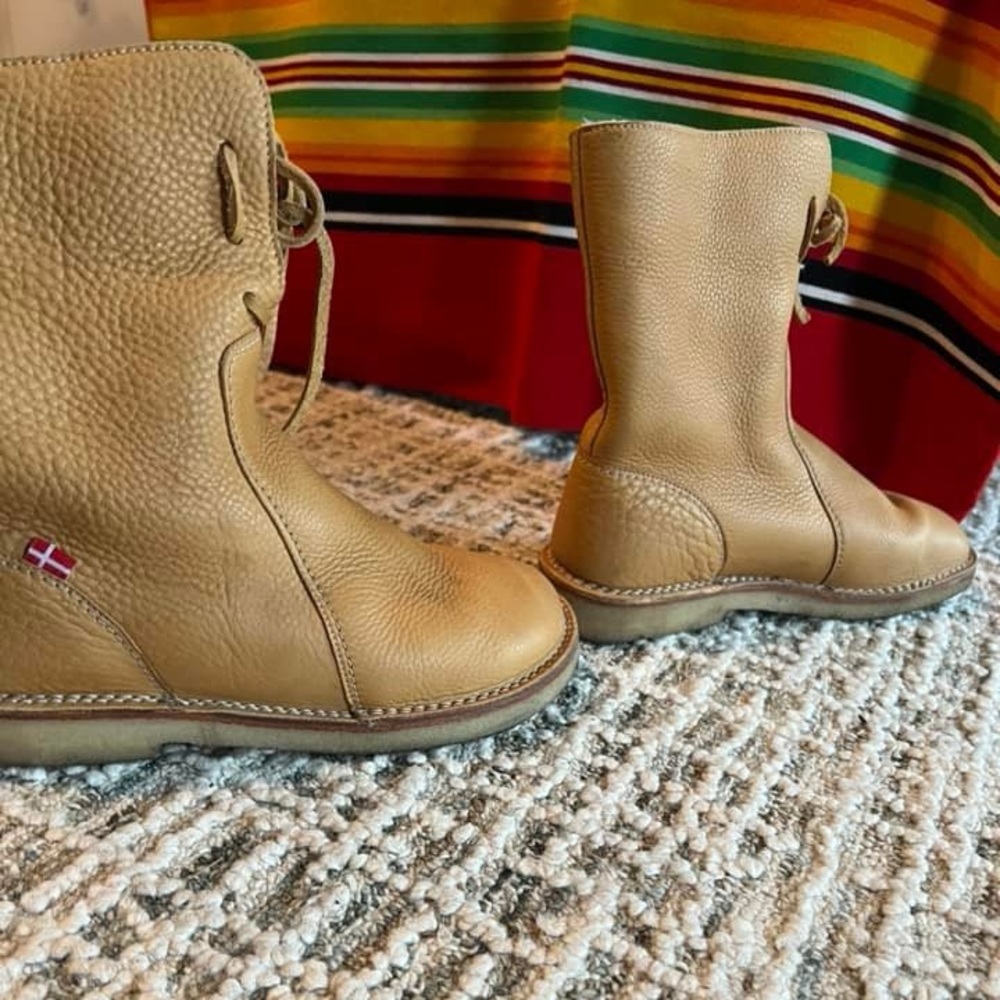 Duckfeet Arhaus shearling lined boot